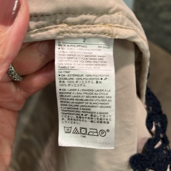 Elegant Black and Cream Lace Dress - Picture 3 of 4